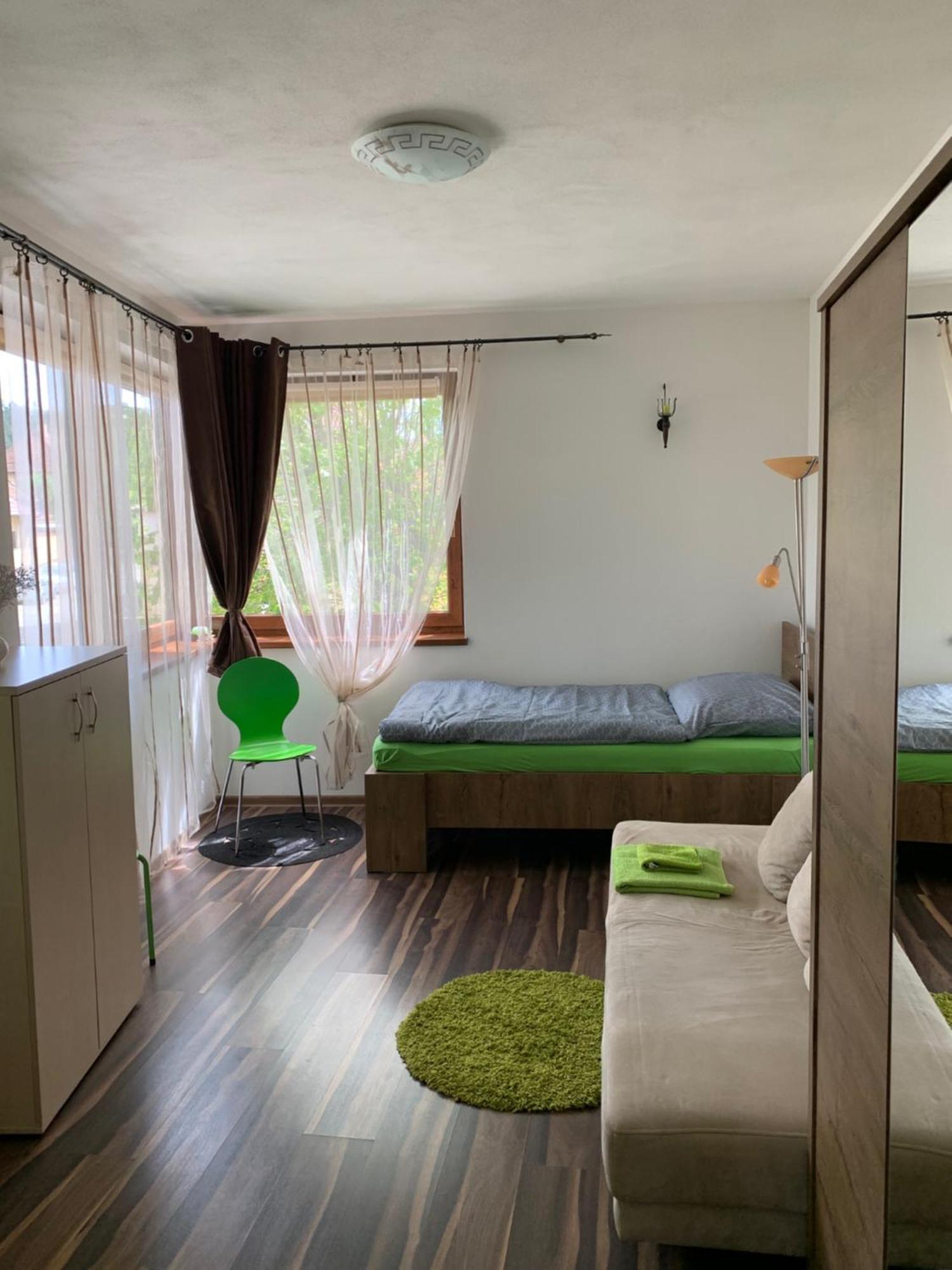 Apartman Emes S Terasou Kežmarok Extérieur photo